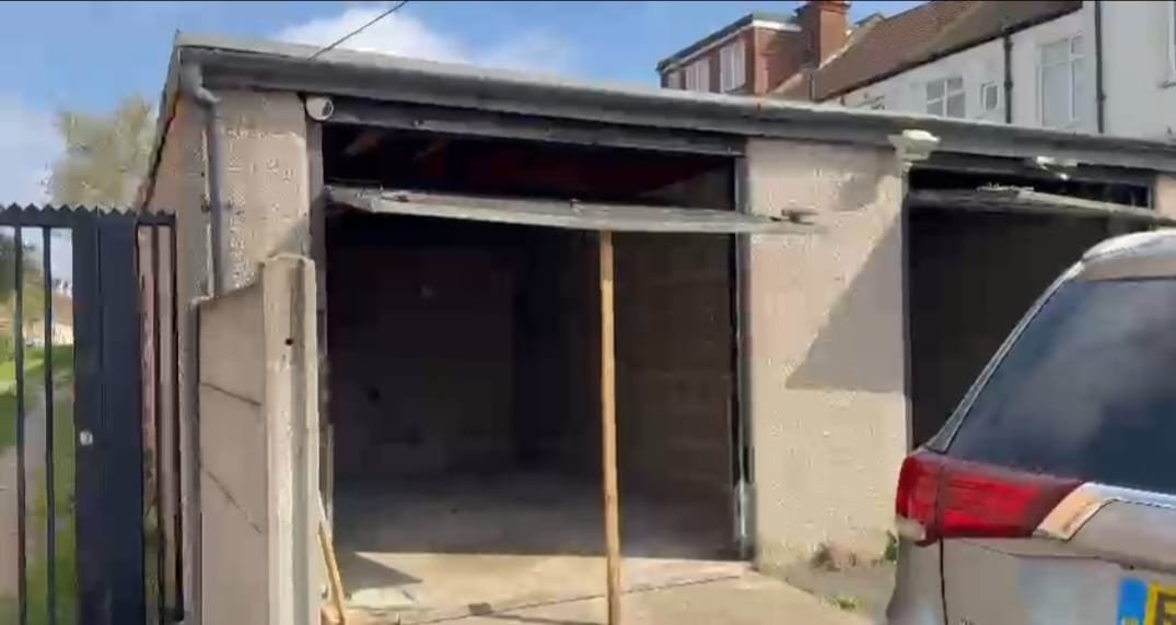 Double garage for hire