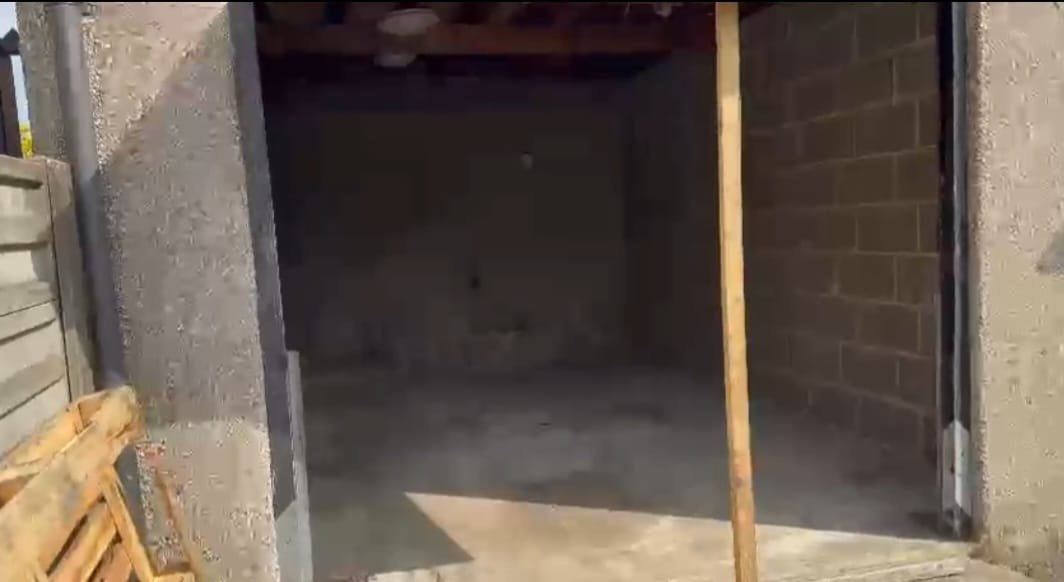 Double garage for hire