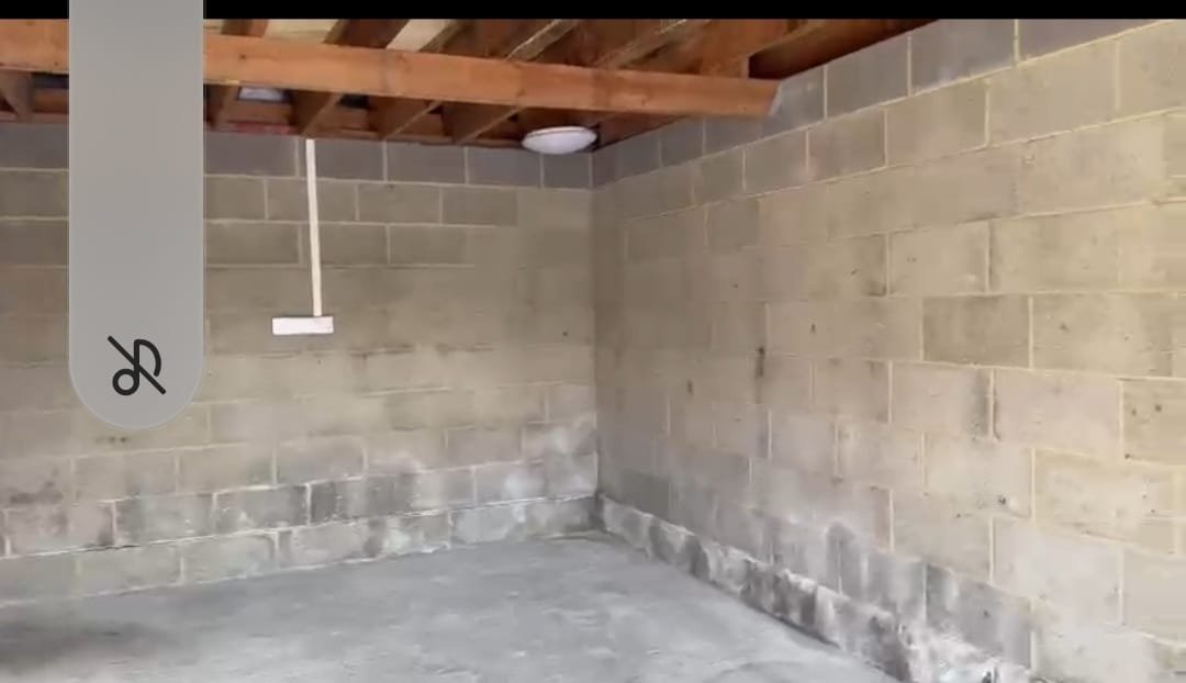 Double garage for hire