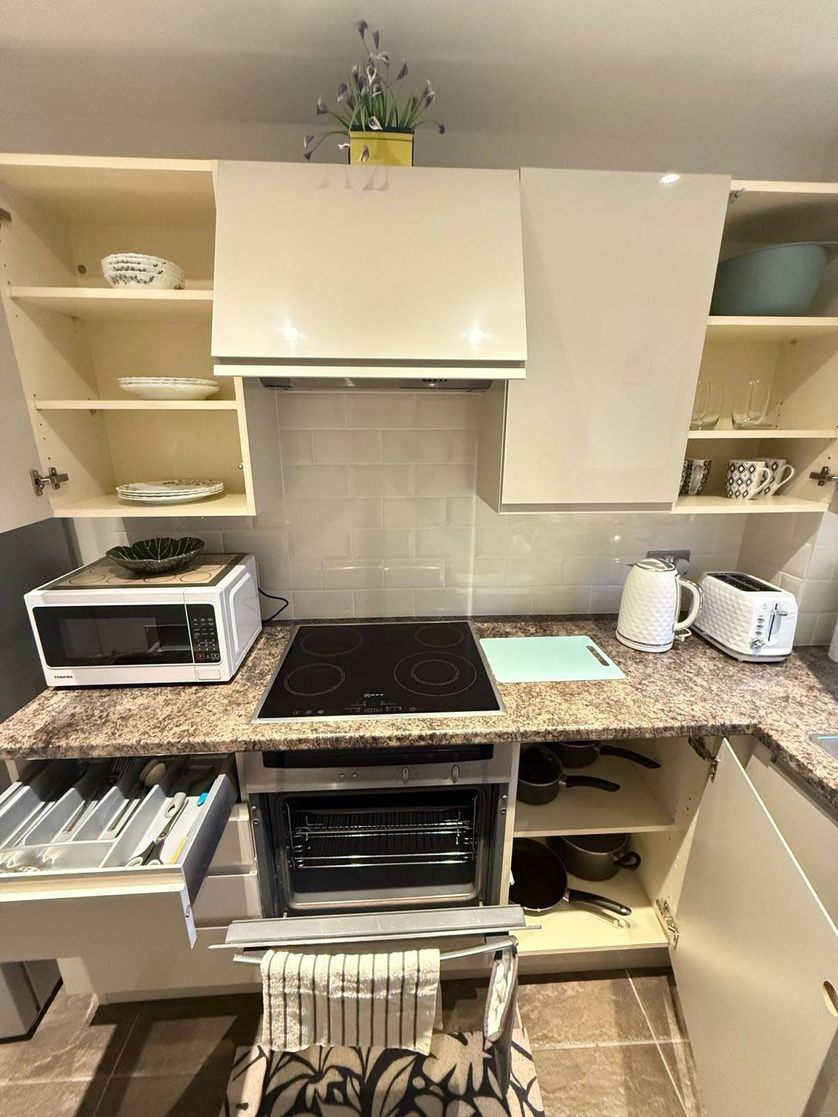 Luxury Ground Floor Flat for Rent – Weydon Lane, Farnham, Surrey