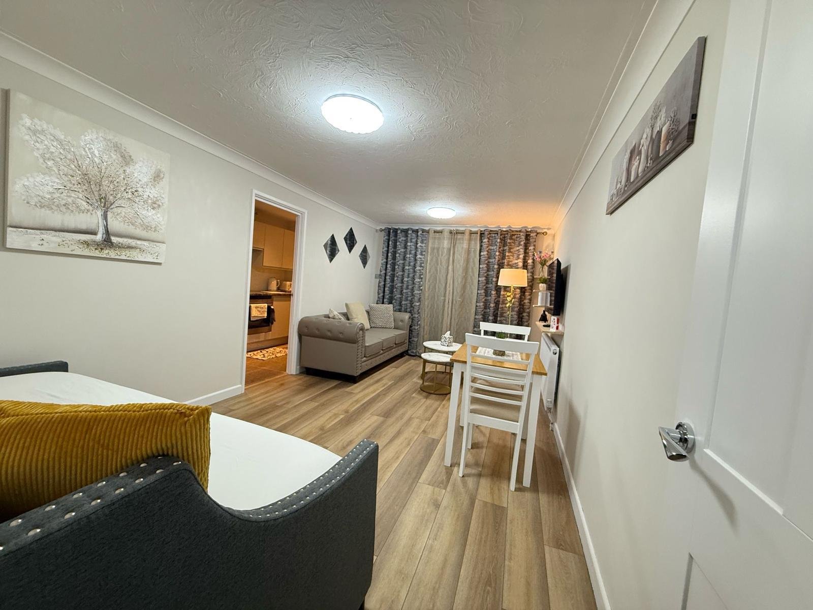 Luxury Ground Floor Flat for Rent – Weydon Lane, Farnham, Surrey