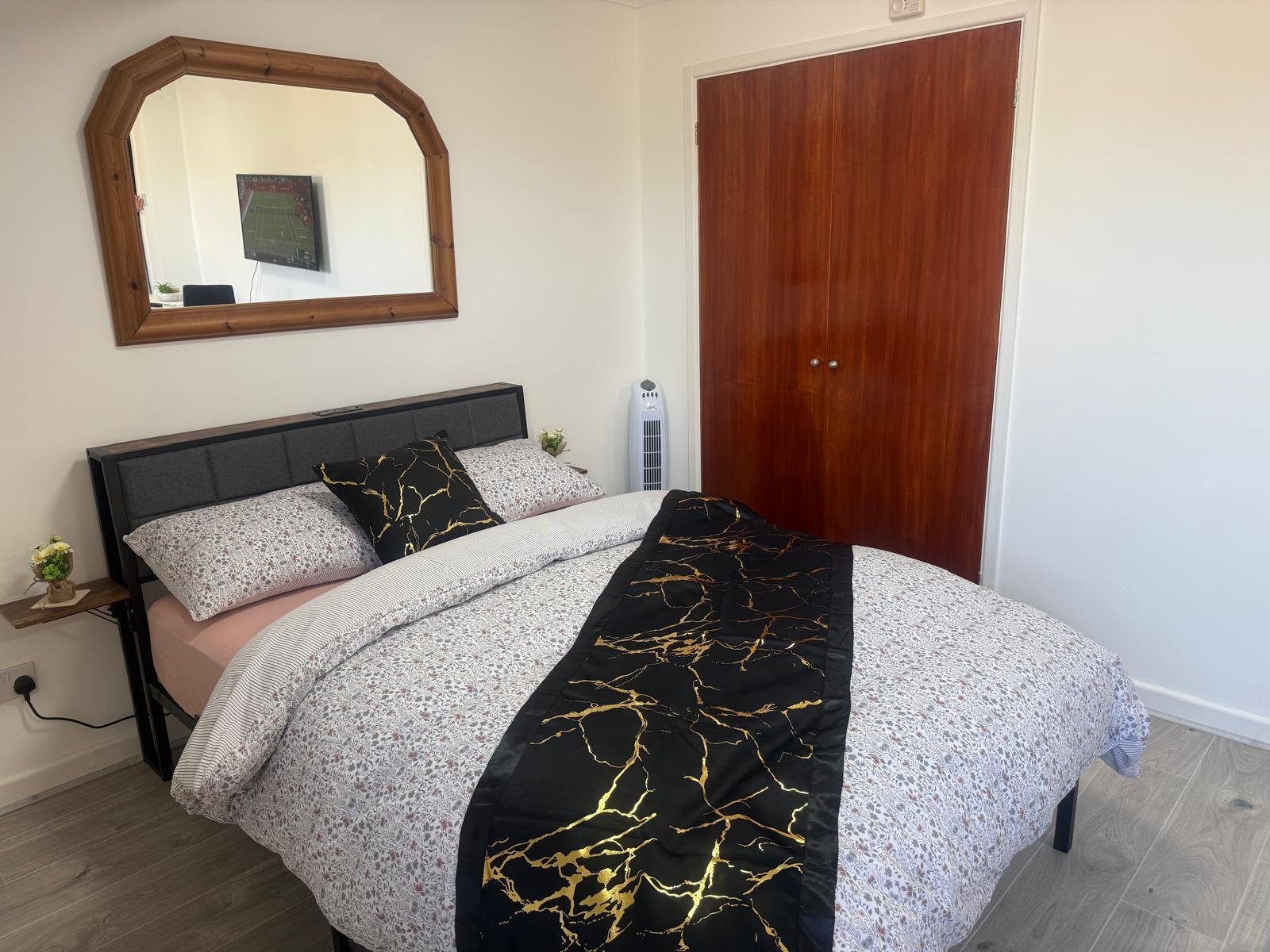 1-Bedroom Studio Flat for Rent – Weydon Lane, Farnham, Surrey