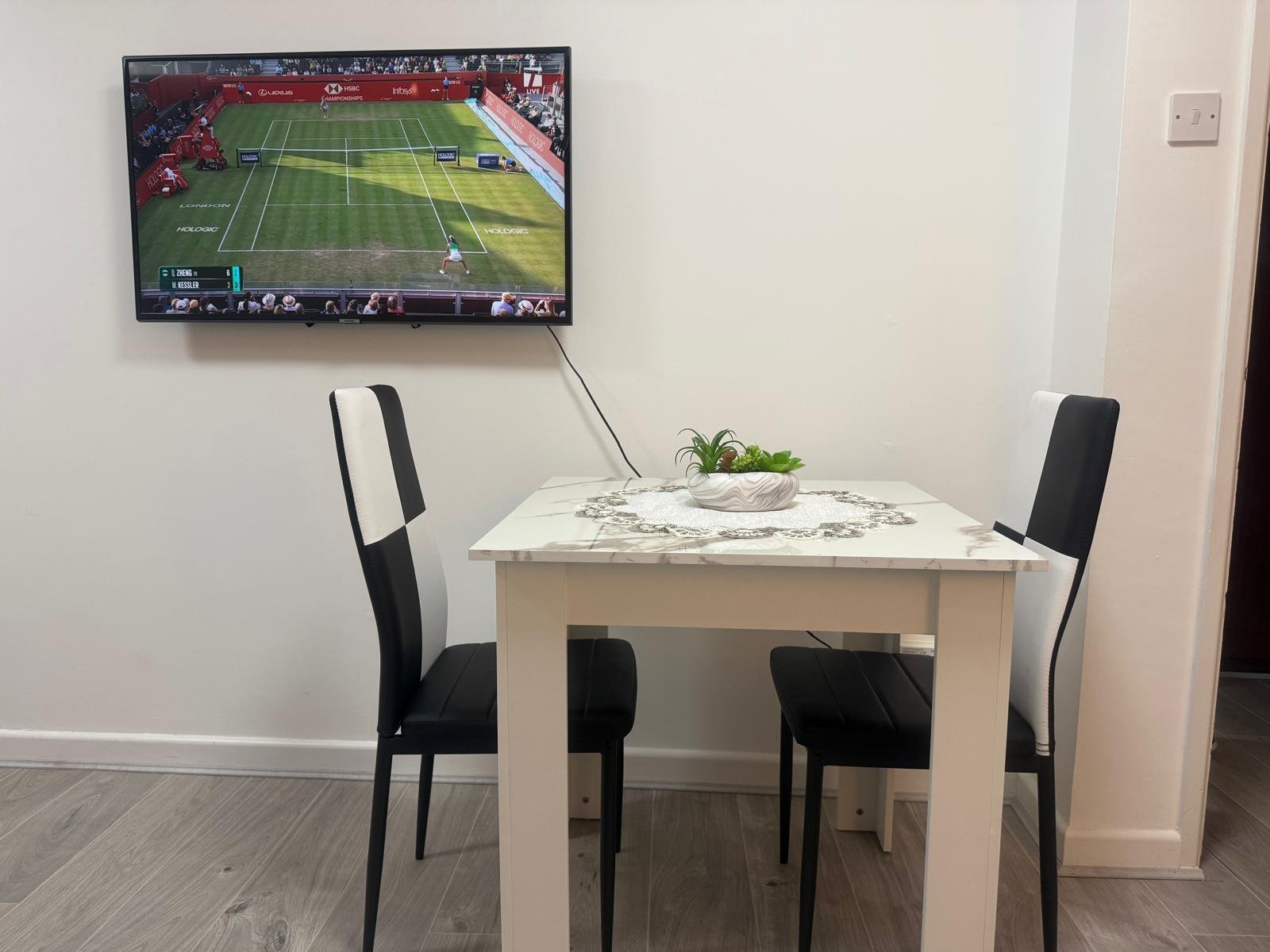 1-Bedroom Studio Flat for Rent – Weydon Lane, Farnham, Surrey