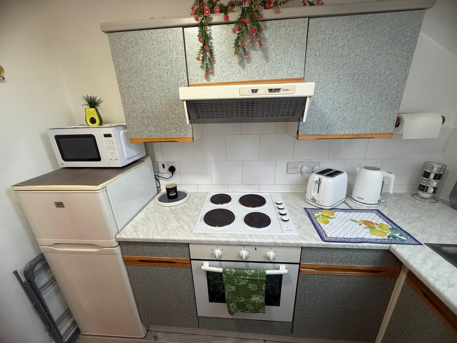 1-Bedroom Studio Flat for Rent – Weydon Lane, Farnham, Surrey