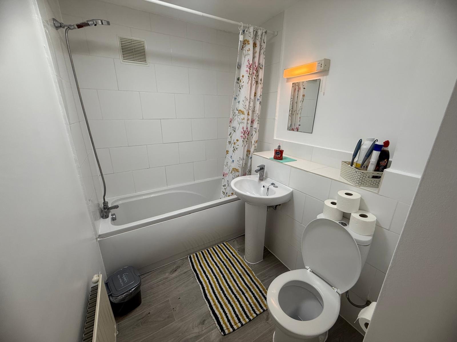 1-Bedroom Studio Flat for Rent – Weydon Lane, Farnham, Surrey