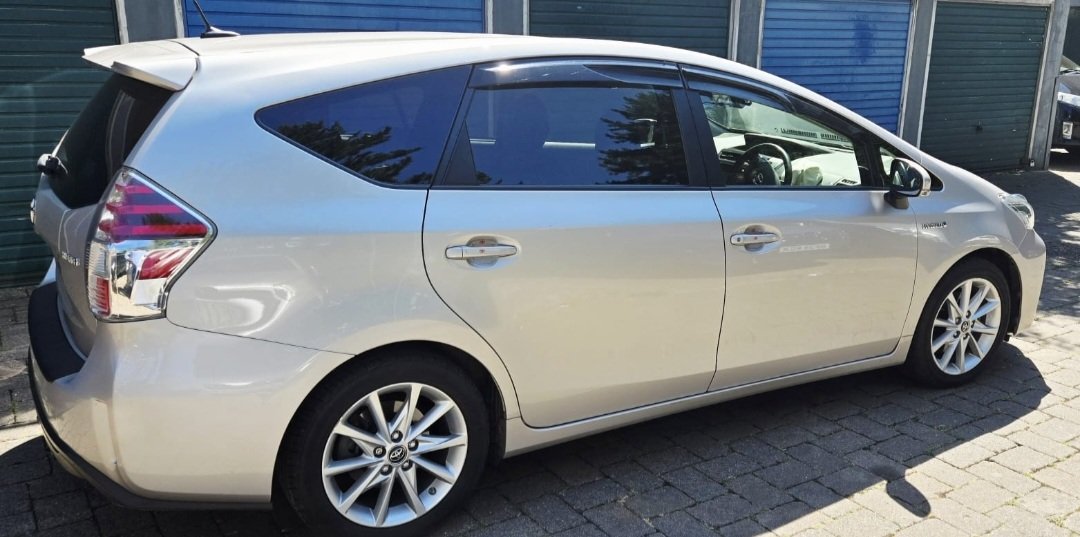 Toyota Prius plus Xls 69 Plate